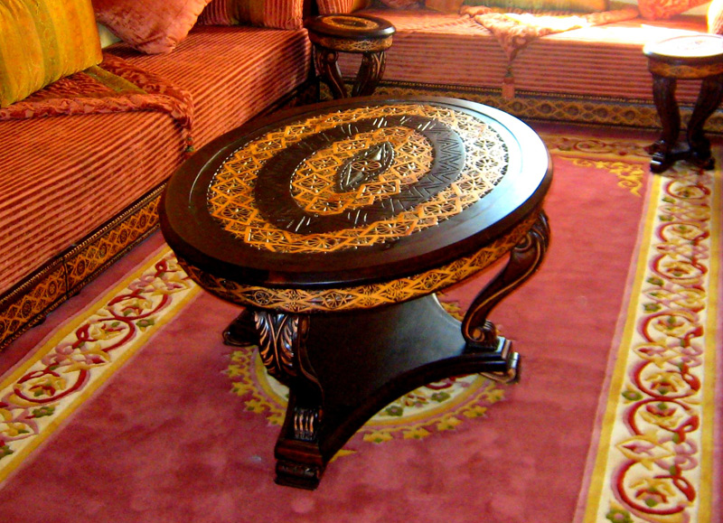 Tables en bois sculpté pour salon