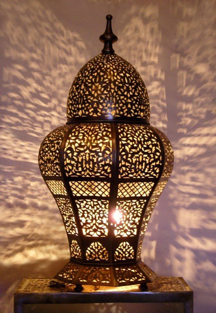 lanterne marocaine avec un éclairage agréable