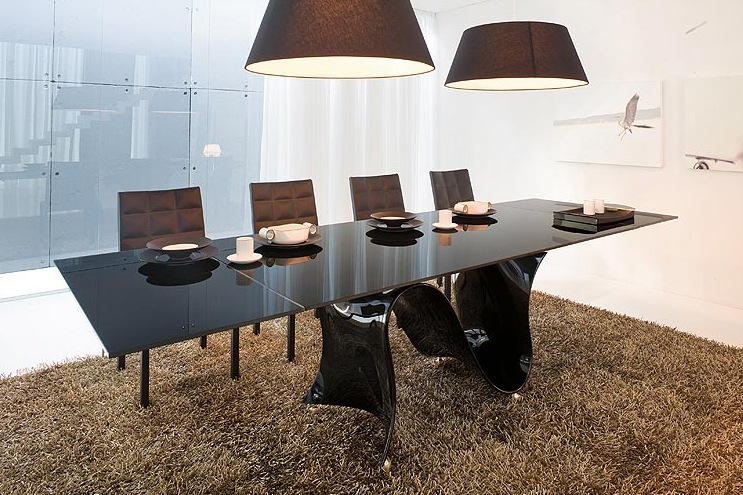 Table noire d'agréable designe